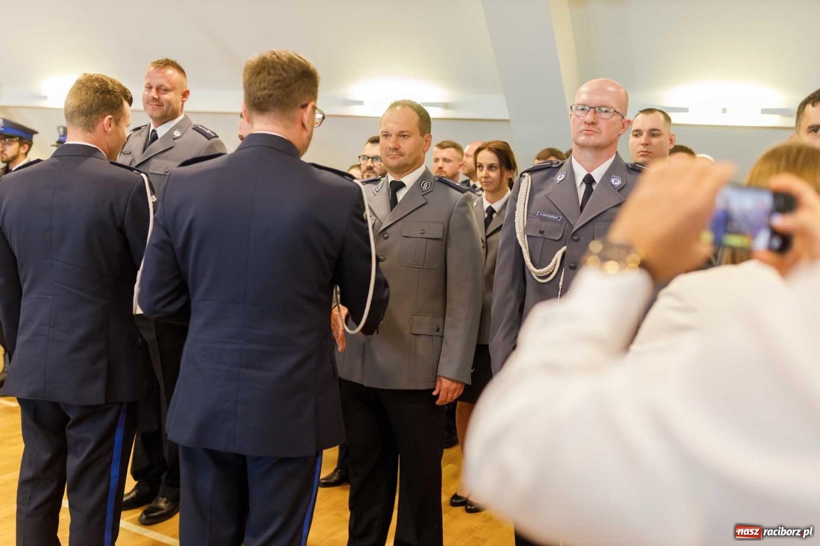 Zdjęcie w galerii na portalu naszraciborz.pl: Święto Policji w raciborskim garnizonie. Na zamku wręczono mianowania na wyższe stopnie wiadomości z regionu