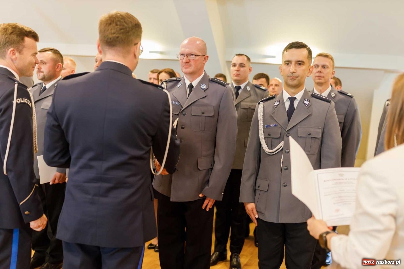 Zdjęcie w galerii na portalu naszraciborz.pl: Święto Policji w raciborskim garnizonie. Na zamku wręczono mianowania na wyższe stopnie wiadomości z regionu