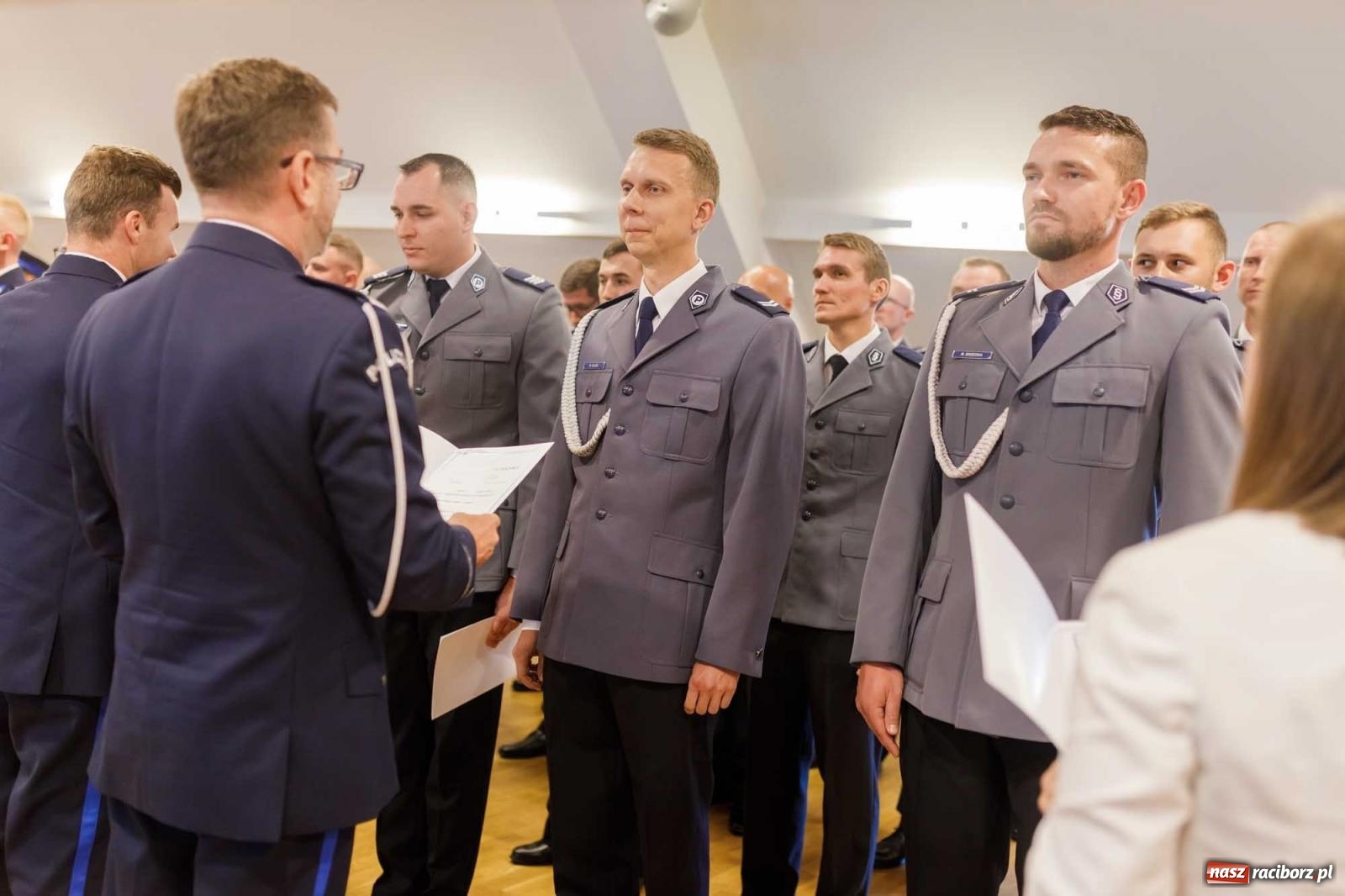 Zdjęcie w galerii na portalu naszraciborz.pl: Święto Policji w raciborskim garnizonie. Na zamku wręczono mianowania na wyższe stopnie wiadomości z regionu