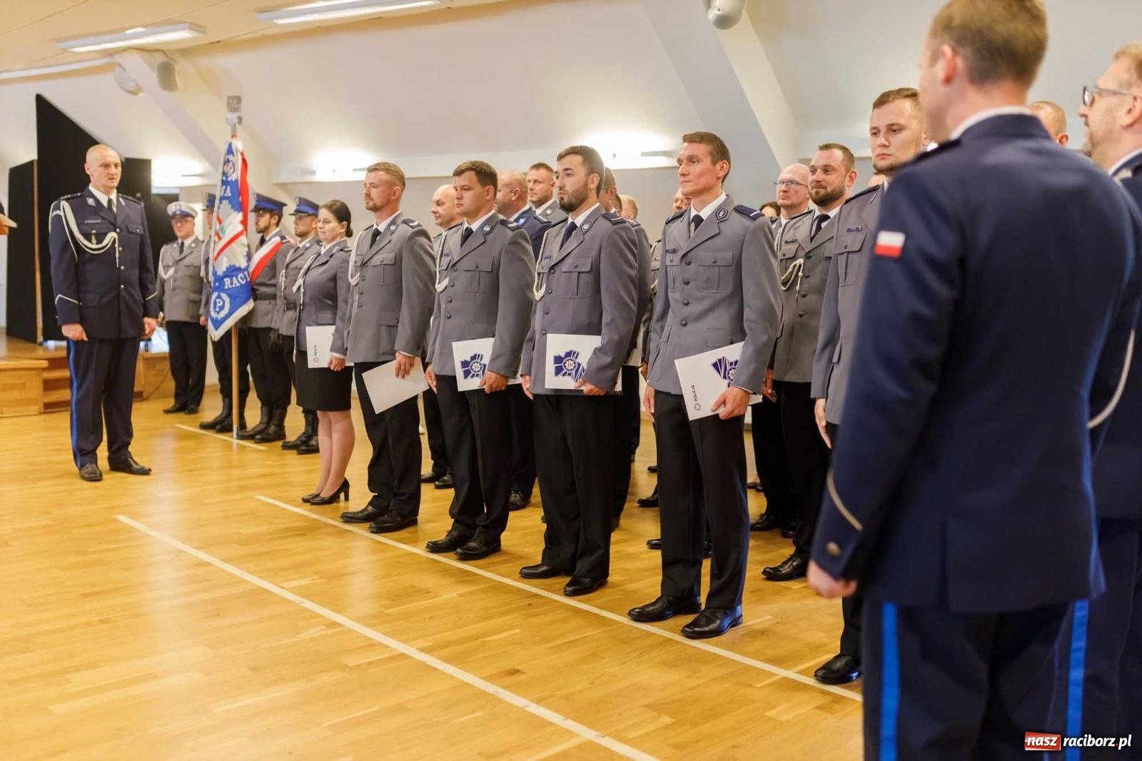 Zdjęcie w galerii na portalu naszraciborz.pl: Święto Policji w raciborskim garnizonie. Na zamku wręczono mianowania na wyższe stopnie wiadomości z regionu