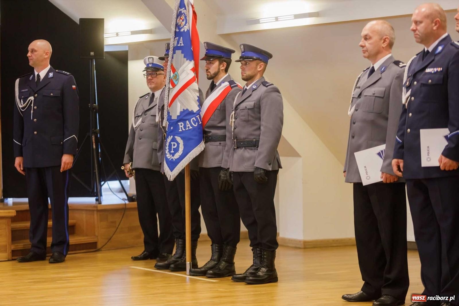 Zdjęcie w galerii na portalu naszraciborz.pl: Święto Policji w raciborskim garnizonie. Na zamku wręczono mianowania na wyższe stopnie wiadomości z regionu