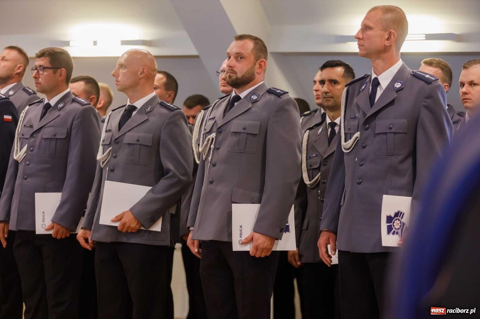 Zdjęcie w galerii na portalu naszraciborz.pl: Święto Policji w raciborskim garnizonie. Na zamku wręczono mianowania na wyższe stopnie wiadomości z regionu