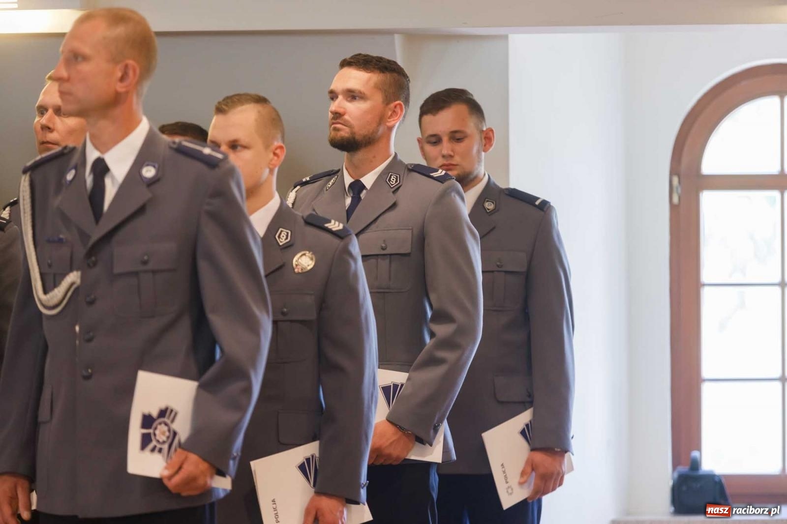 Zdjęcie w galerii na portalu naszraciborz.pl: Święto Policji w raciborskim garnizonie. Na zamku wręczono mianowania na wyższe stopnie wiadomości z regionu