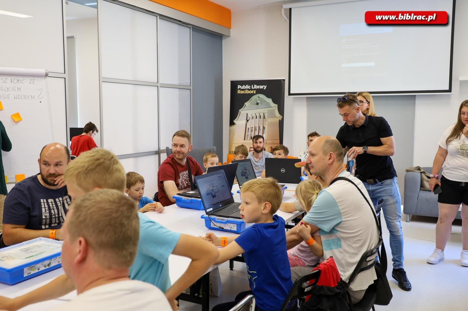 Zdjęcie w galerii na portalu naszraciborz.pl: W sobotę o godzinie 10 kolejna odsłona Klubu Ojca w bibliotece wiadomości z regionu