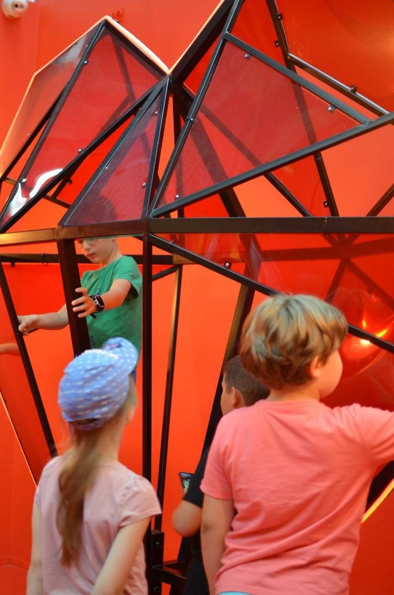 Zdjęcie w galerii na portalu naszraciborz.pl: Fascynująca podróż małych raciborzan w świat kolorów [FOTO] wiadomości z regionu