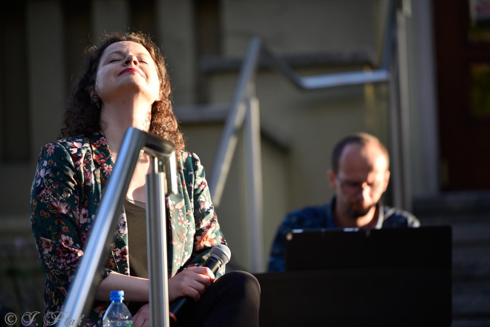 Zdjęcie w galerii na portalu naszraciborz.pl: Pod niebem Paryża - Letni Teatr na Schodach wiadomości z regionu