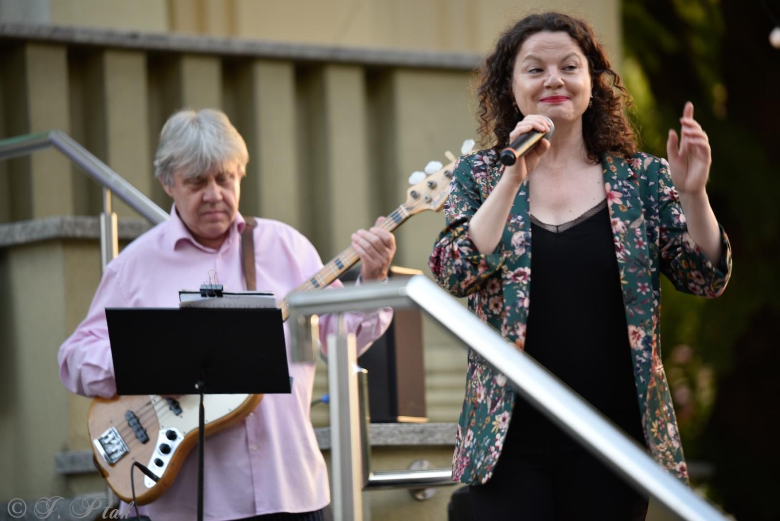 Zdjęcie w galerii na portalu naszraciborz.pl: Pod niebem Paryża - Letni Teatr na Schodach wiadomości z regionu