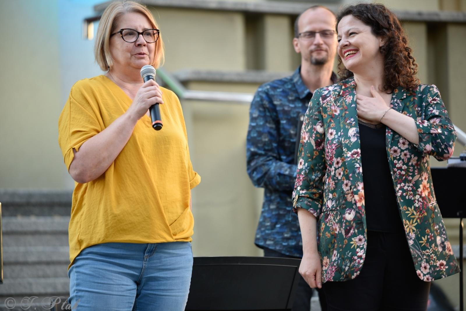 Zdjęcie w galerii na portalu naszraciborz.pl: Pod niebem Paryża - Letni Teatr na Schodach wiadomości z regionu