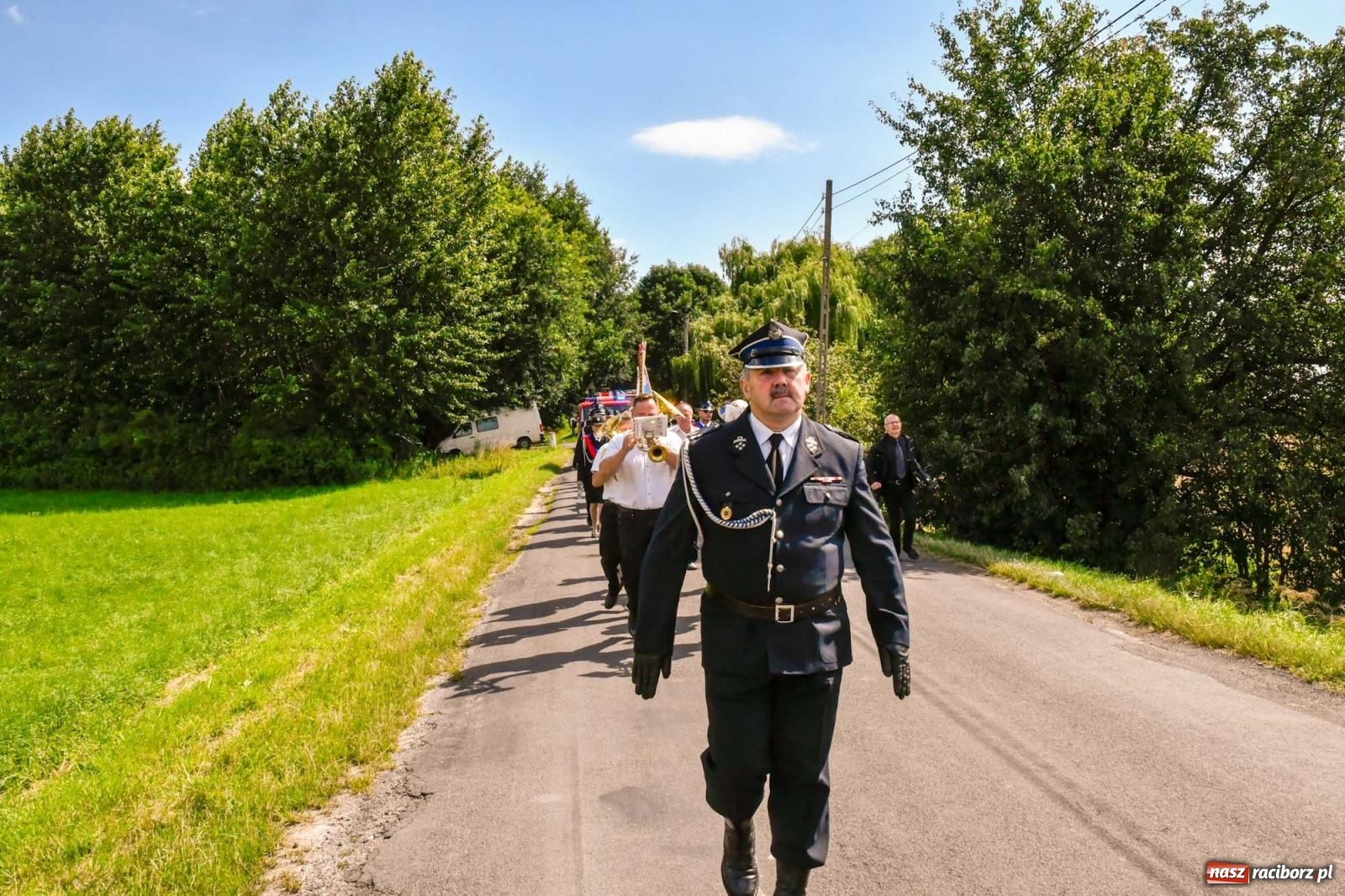 Zdjęcie w galerii na portalu naszraciborz.pl: Druhowie z Gródczanek świętują 90-lecie jednostki. Gmina ufundowała im sztandar wiadomości z regionu