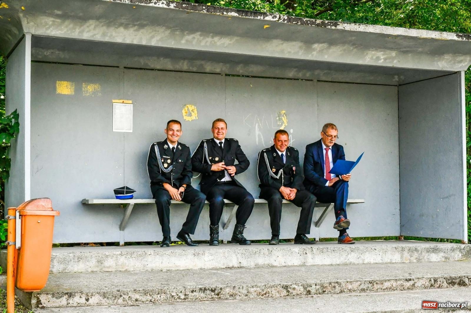 Zdjęcie w galerii na portalu naszraciborz.pl: Druhowie z Gródczanek świętują 90-lecie jednostki. Gmina ufundowała im sztandar wiadomości z regionu