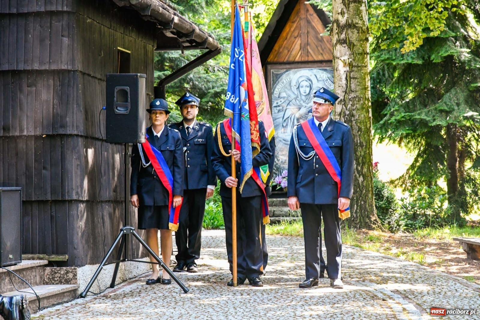 Zdjęcie w galerii na portalu naszraciborz.pl: Druhowie z Gródczanek świętują 90-lecie jednostki. Gmina ufundowała im sztandar wiadomości z regionu