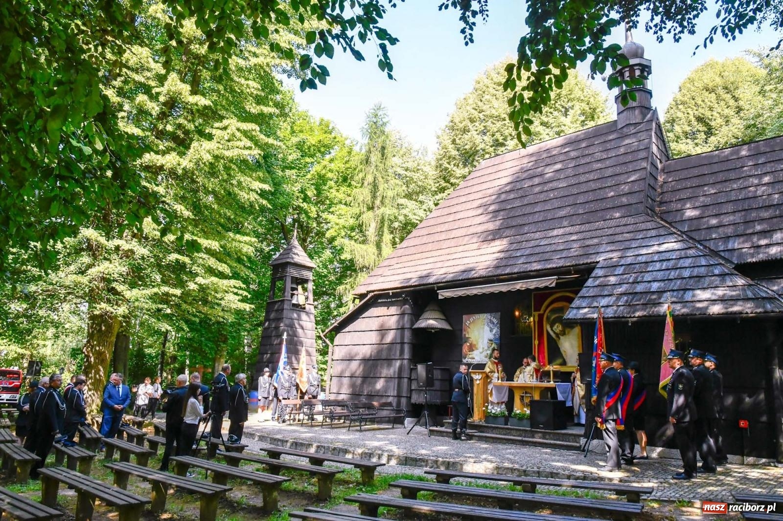 Zdjęcie w galerii na portalu naszraciborz.pl: Druhowie z Gródczanek świętują 90-lecie jednostki. Gmina ufundowała im sztandar wiadomości z regionu