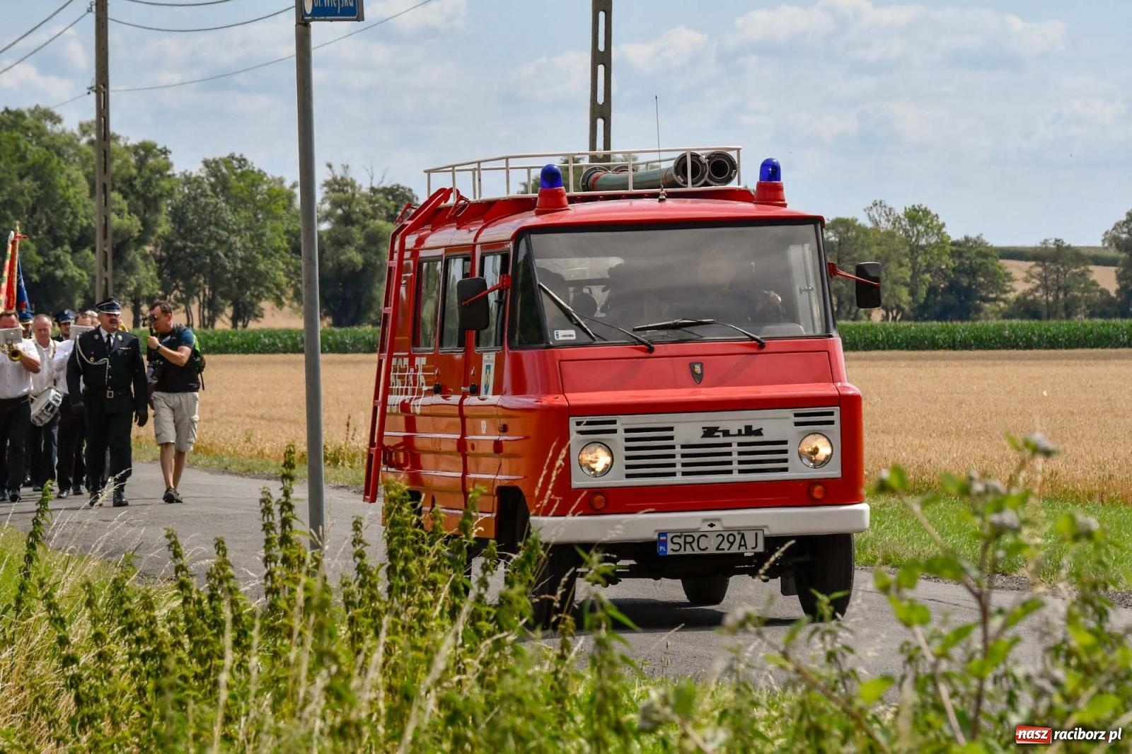 Zdjęcie w galerii na portalu naszraciborz.pl: Druhowie z Gródczanek świętują 90-lecie jednostki. Gmina ufundowała im sztandar wiadomości z regionu