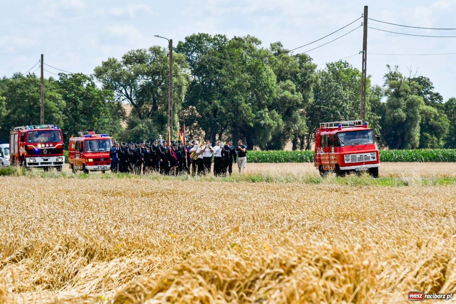 Zdjęcie w galerii na portalu naszraciborz.pl: Druhowie z Gródczanek świętują 90-lecie jednostki. Gmina ufundowała im sztandar wiadomości z regionu