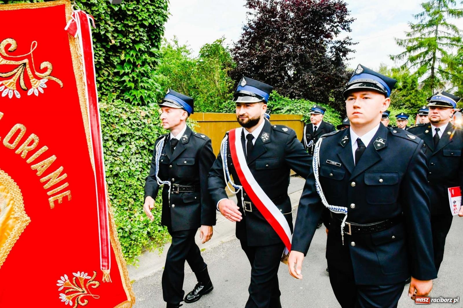 Zdjęcie w galerii na portalu naszraciborz.pl: Druhowie z Gródczanek świętują 90-lecie jednostki. Gmina ufundowała im sztandar wiadomości z regionu
