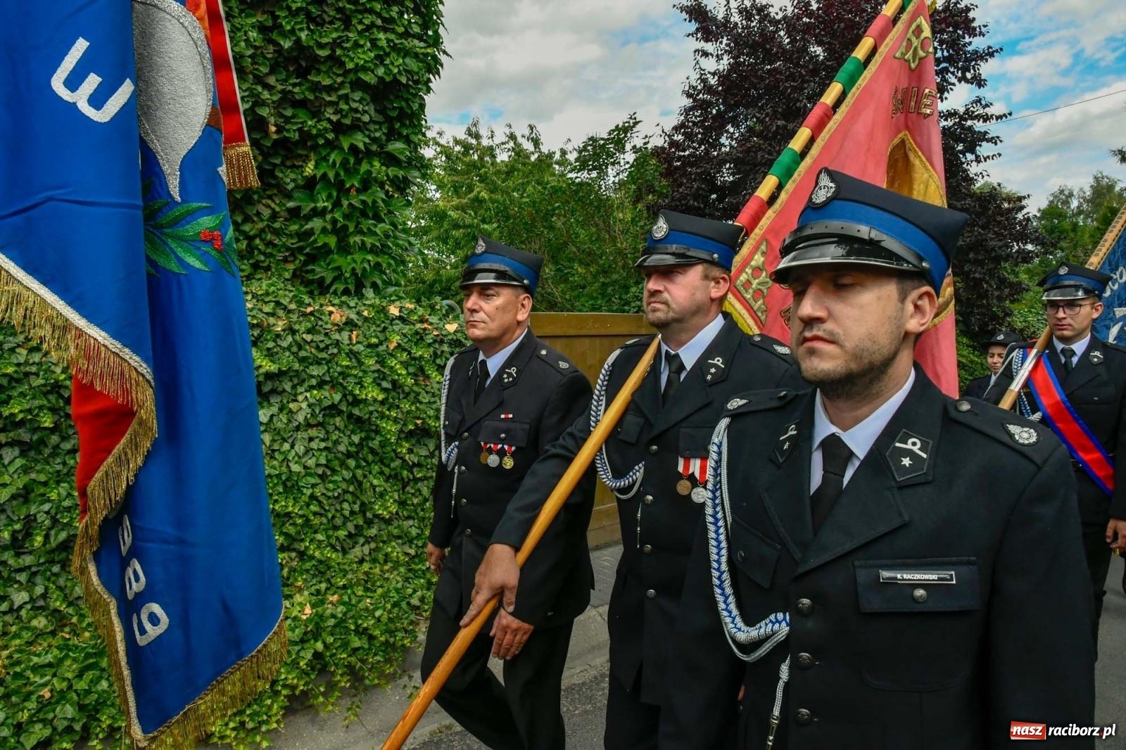 Zdjęcie w galerii na portalu naszraciborz.pl: Druhowie z Gródczanek świętują 90-lecie jednostki. Gmina ufundowała im sztandar wiadomości z regionu
