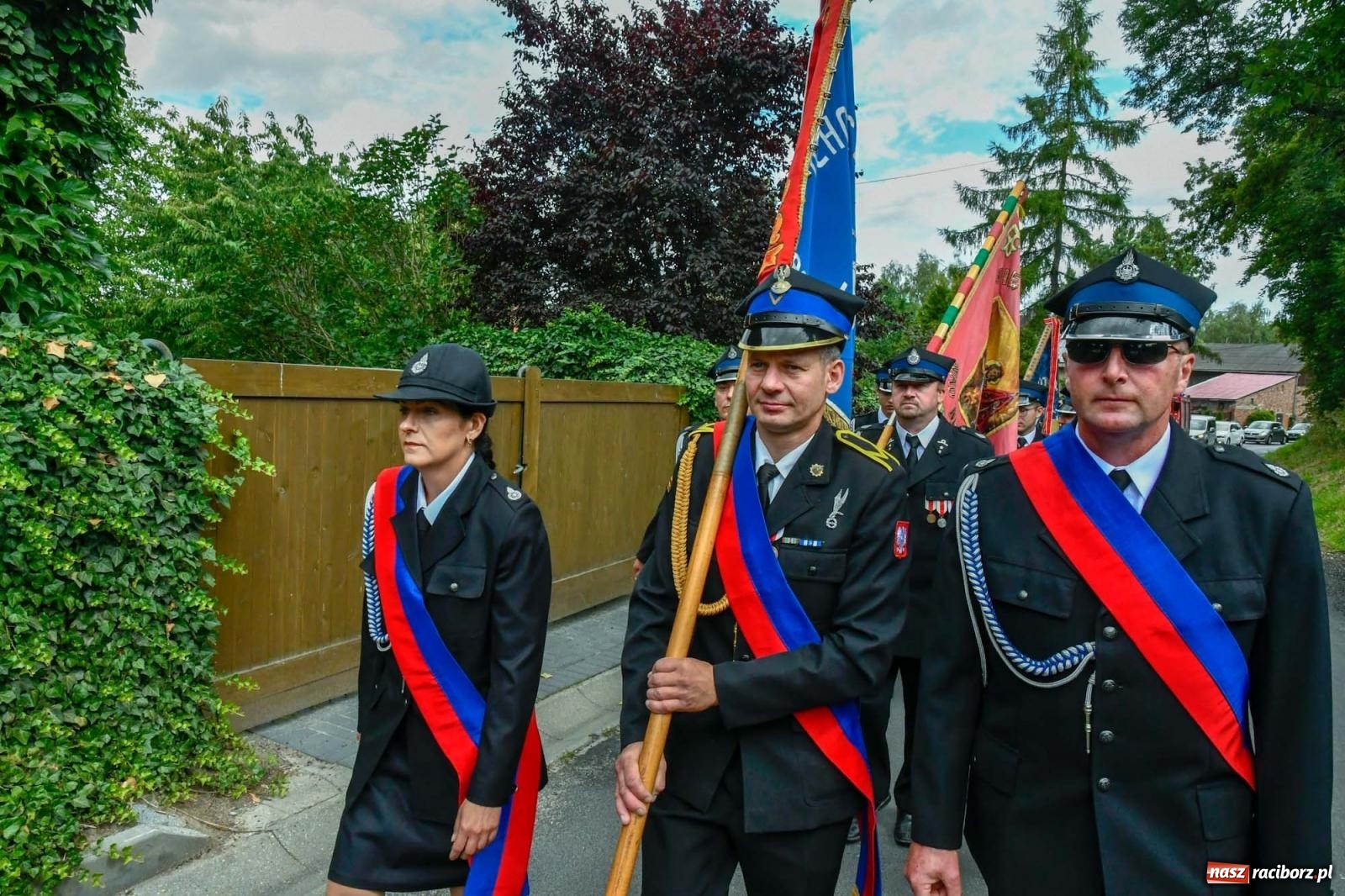 Zdjęcie w galerii na portalu naszraciborz.pl: Druhowie z Gródczanek świętują 90-lecie jednostki. Gmina ufundowała im sztandar wiadomości z regionu