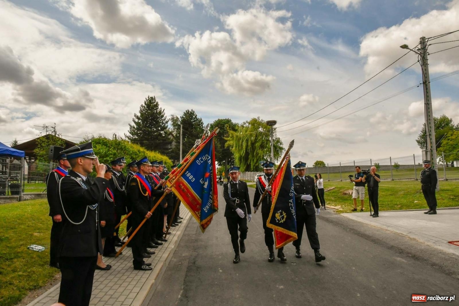 Zdjęcie w galerii na portalu naszraciborz.pl: Druhowie z Gródczanek świętują 90-lecie jednostki. Gmina ufundowała im sztandar wiadomości z regionu