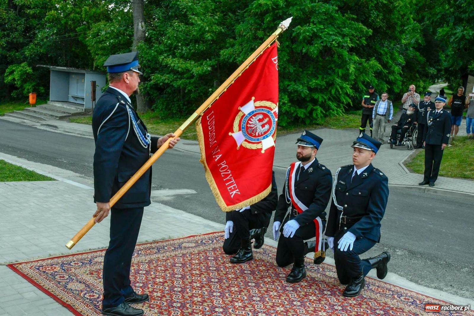Zdjęcie w galerii na portalu naszraciborz.pl: Druhowie z Gródczanek świętują 90-lecie jednostki. Gmina ufundowała im sztandar wiadomości z regionu