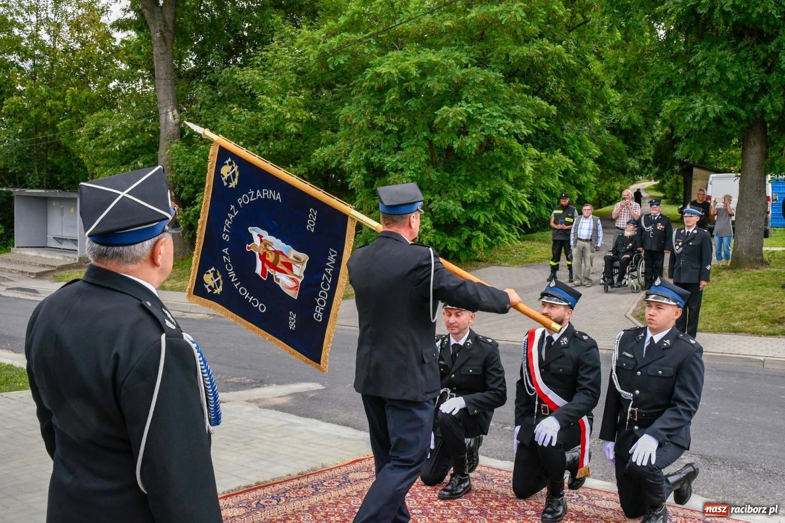 Zdjęcie w galerii na portalu naszraciborz.pl: Druhowie z Gródczanek świętują 90-lecie jednostki. Gmina ufundowała im sztandar wiadomości z regionu