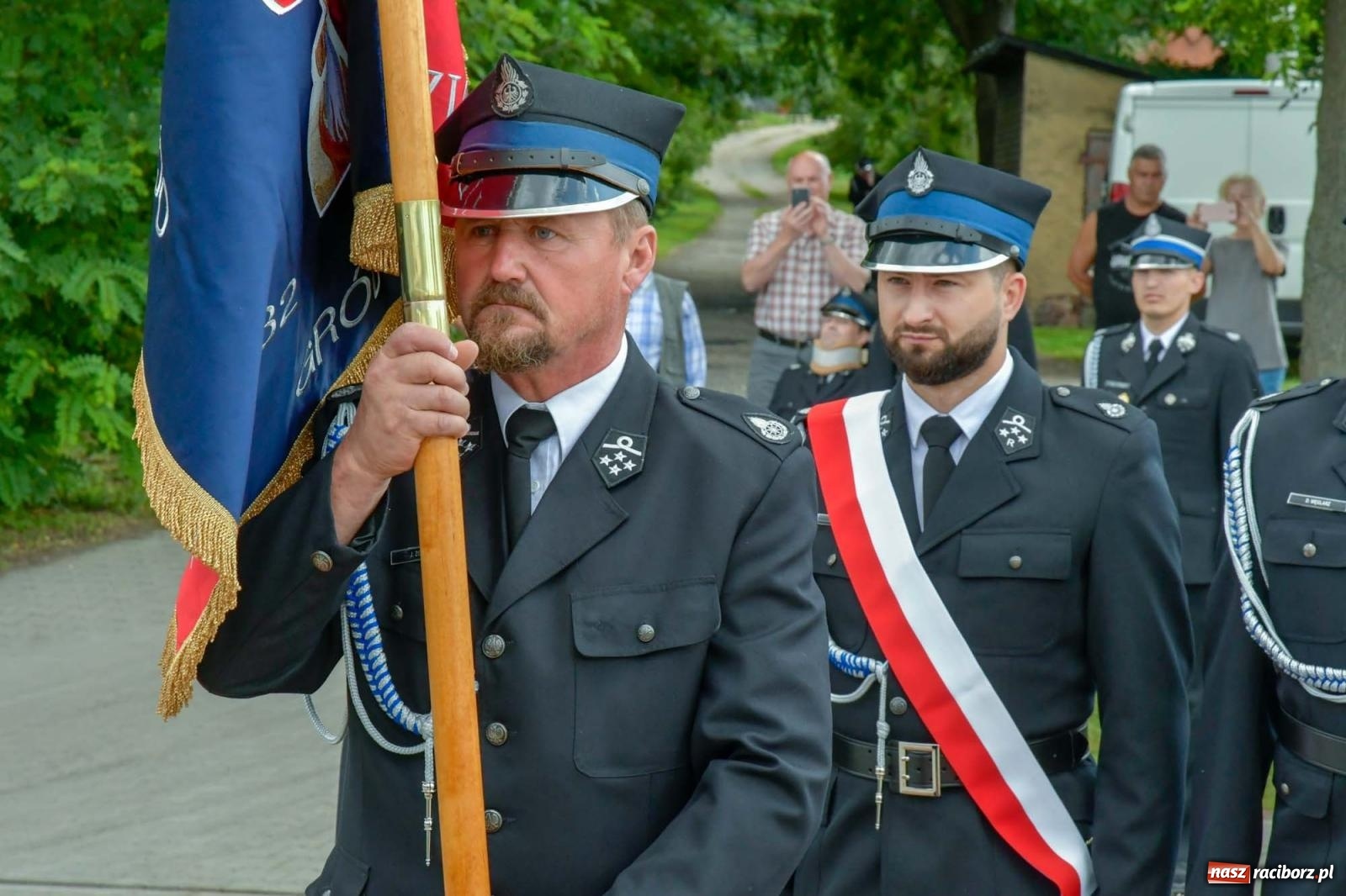 Zdjęcie w galerii na portalu naszraciborz.pl: Druhowie z Gródczanek świętują 90-lecie jednostki. Gmina ufundowała im sztandar wiadomości z regionu