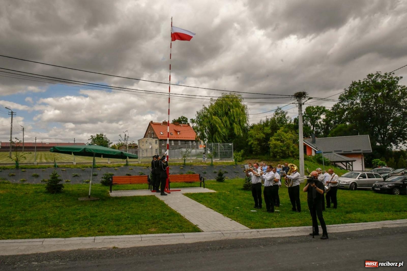 Zdjęcie w galerii na portalu naszraciborz.pl: Druhowie z Gródczanek świętują 90-lecie jednostki. Gmina ufundowała im sztandar wiadomości z regionu