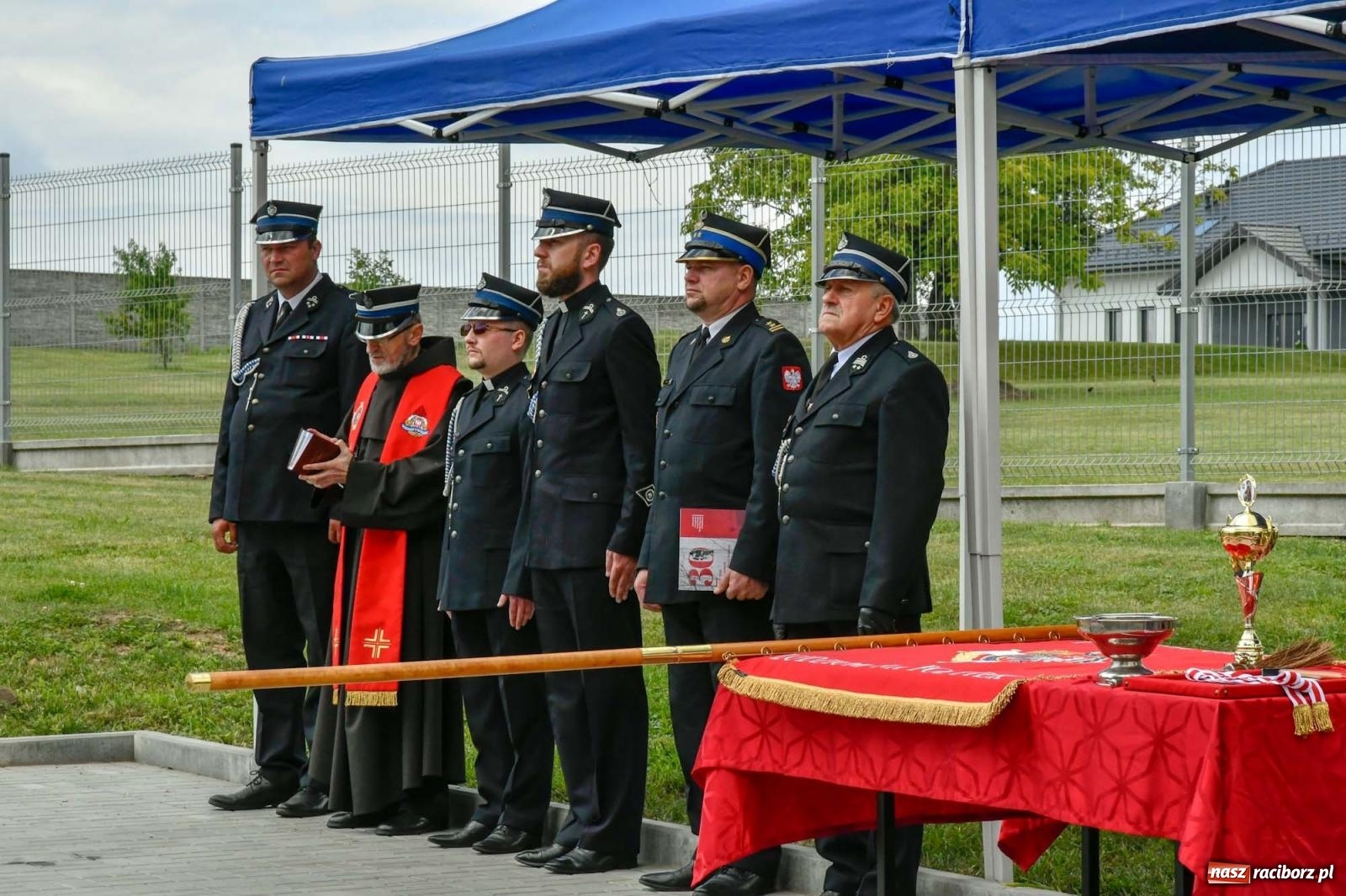 Zdjęcie w galerii na portalu naszraciborz.pl: Druhowie z Gródczanek świętują 90-lecie jednostki. Gmina ufundowała im sztandar wiadomości z regionu