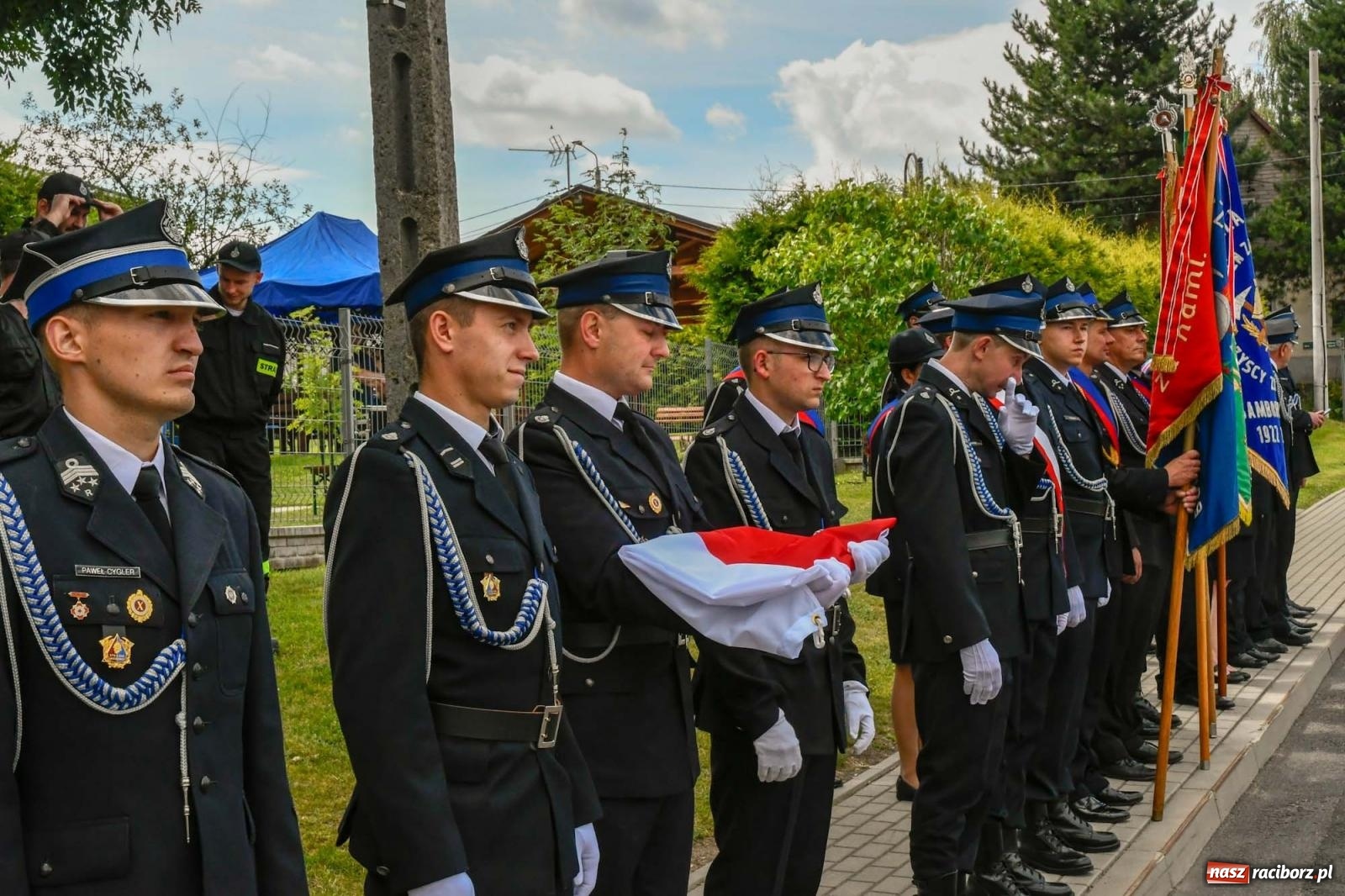 Zdjęcie w galerii na portalu naszraciborz.pl: Druhowie z Gródczanek świętują 90-lecie jednostki. Gmina ufundowała im sztandar wiadomości z regionu