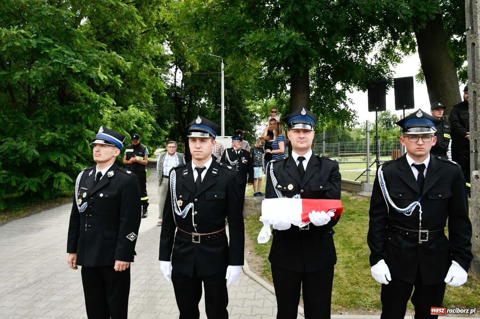 Zdjęcie w galerii na portalu naszraciborz.pl: Druhowie z Gródczanek świętują 90-lecie jednostki. Gmina ufundowała im sztandar wiadomości z regionu