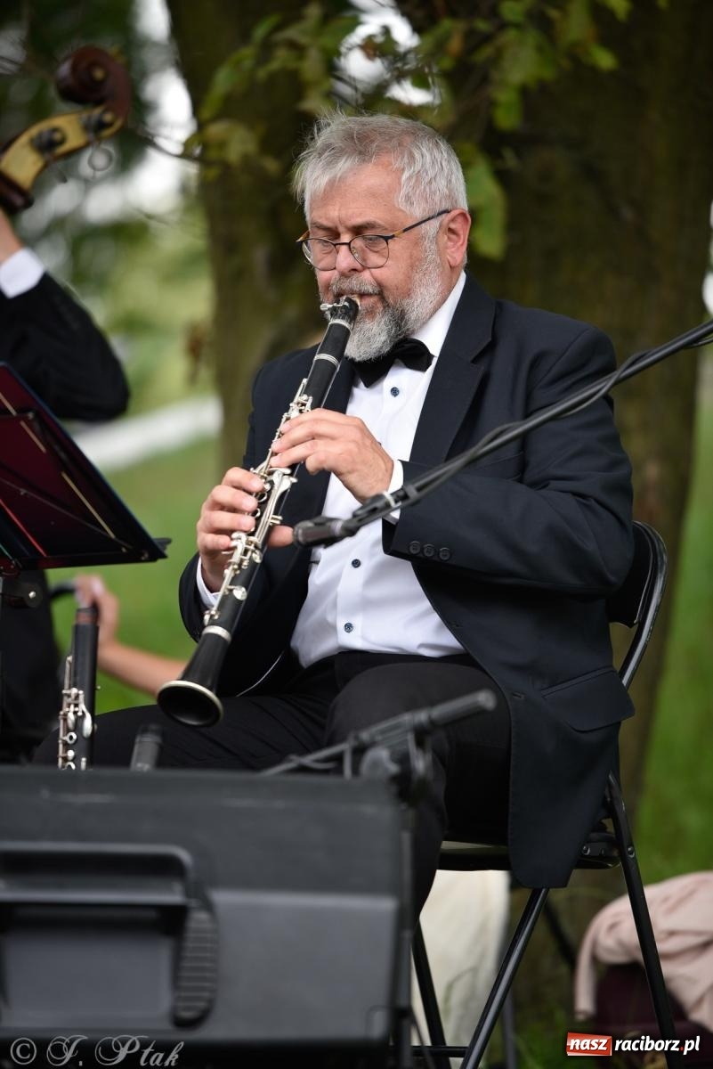 Zdjęcie w galerii na portalu naszraciborz.pl: Od foxtrota do musicalu - letni koncert na bulwarach wiadomości z regionu