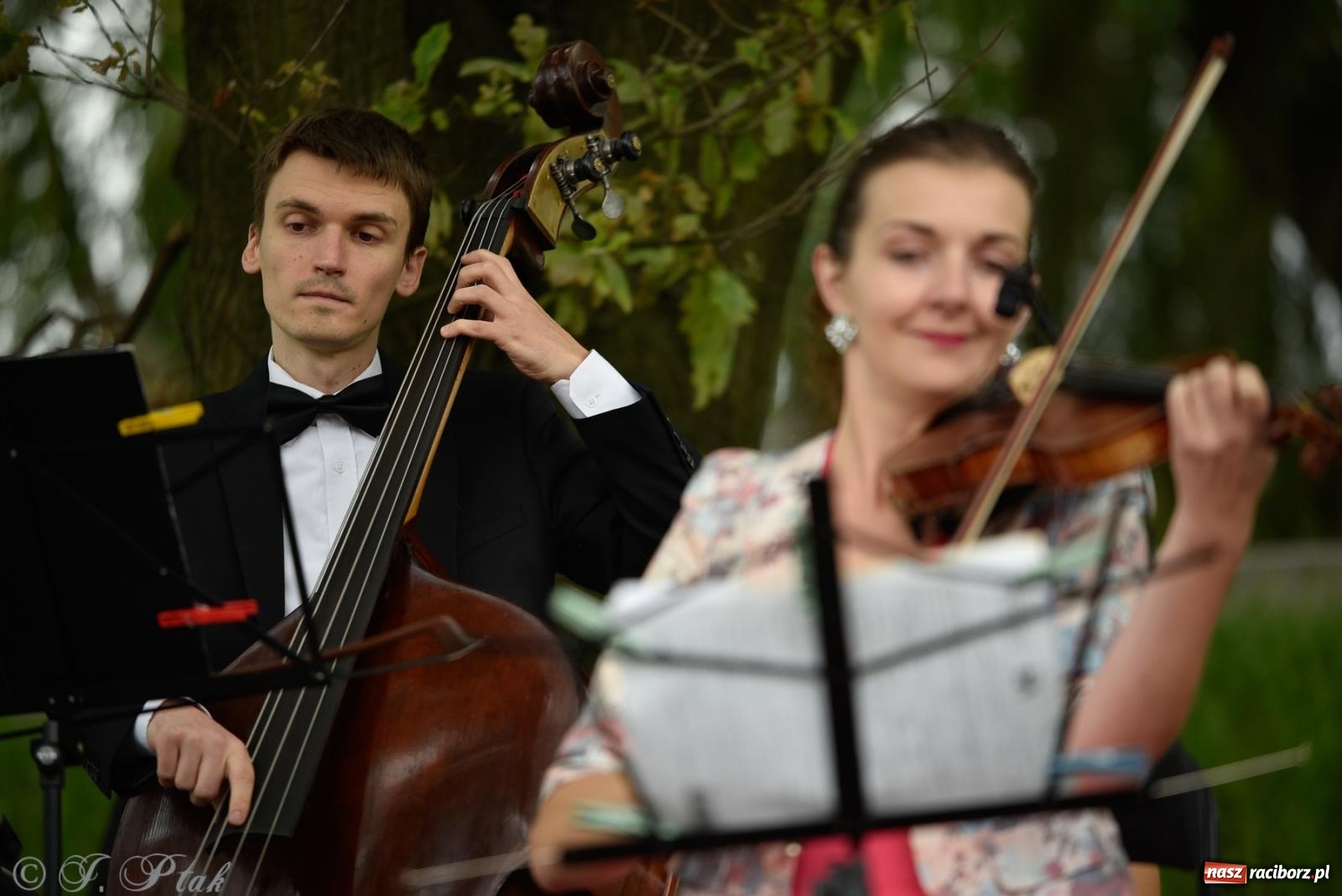 Zdjęcie w galerii na portalu naszraciborz.pl: Od foxtrota do musicalu - letni koncert na bulwarach wiadomości z regionu