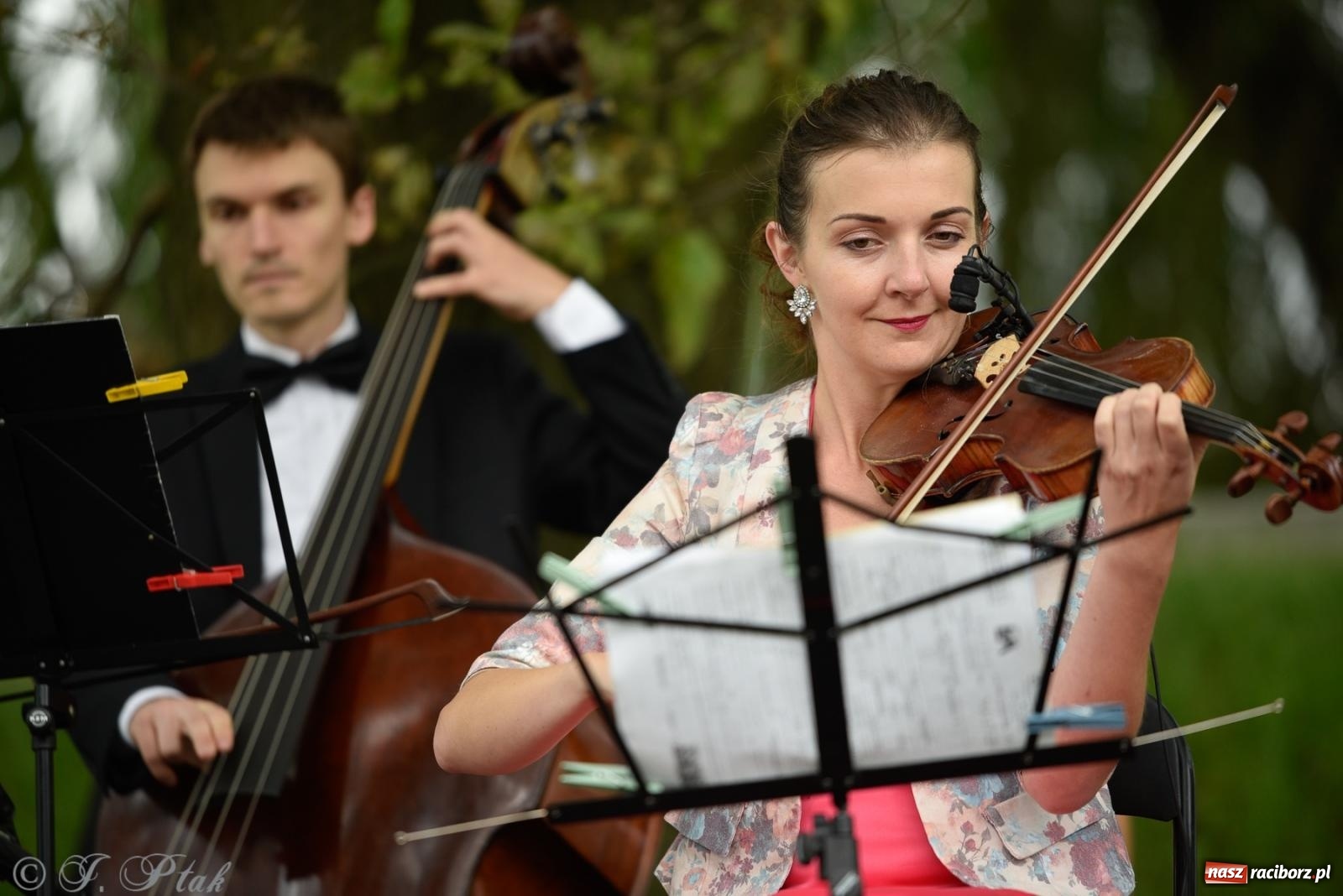 Zdjęcie w galerii na portalu naszraciborz.pl: Od foxtrota do musicalu - letni koncert na bulwarach wiadomości z regionu