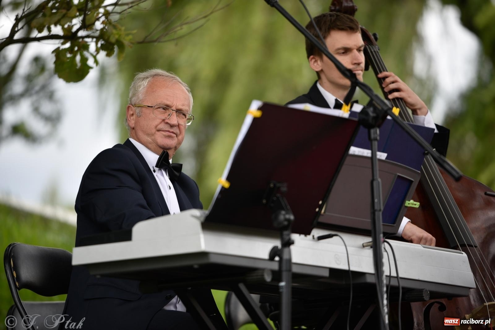 Zdjęcie w galerii na portalu naszraciborz.pl: Od foxtrota do musicalu - letni koncert na bulwarach wiadomości z regionu