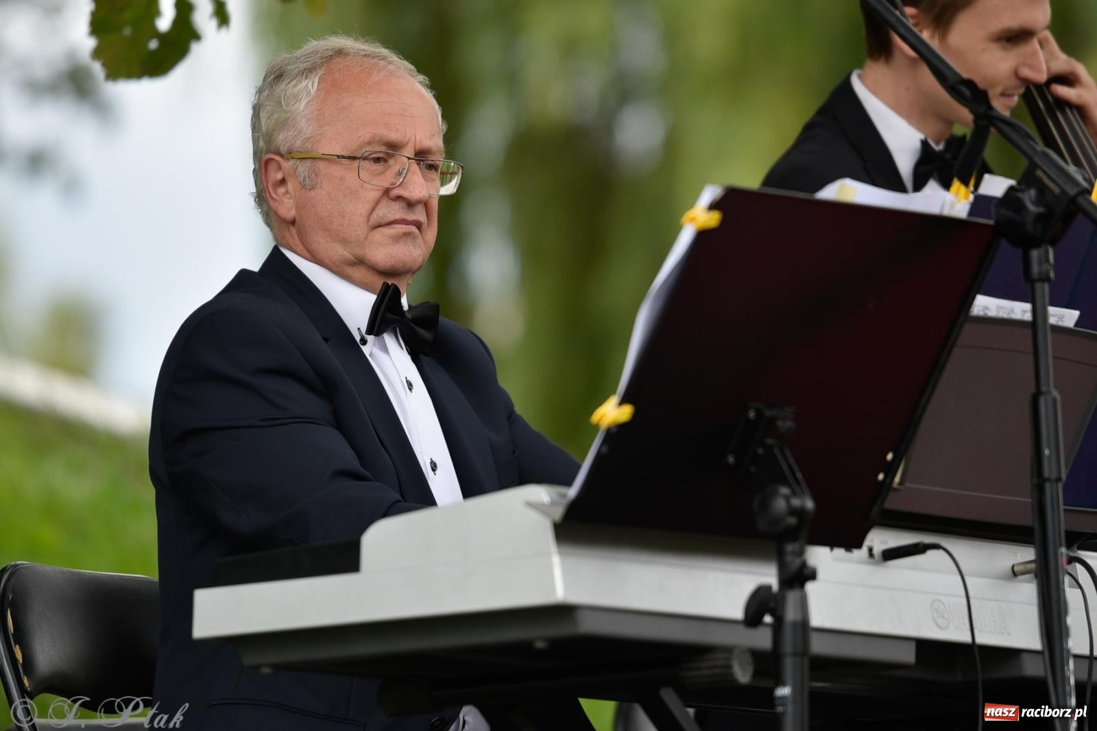 Zdjęcie w galerii na portalu naszraciborz.pl: Od foxtrota do musicalu - letni koncert na bulwarach wiadomości z regionu