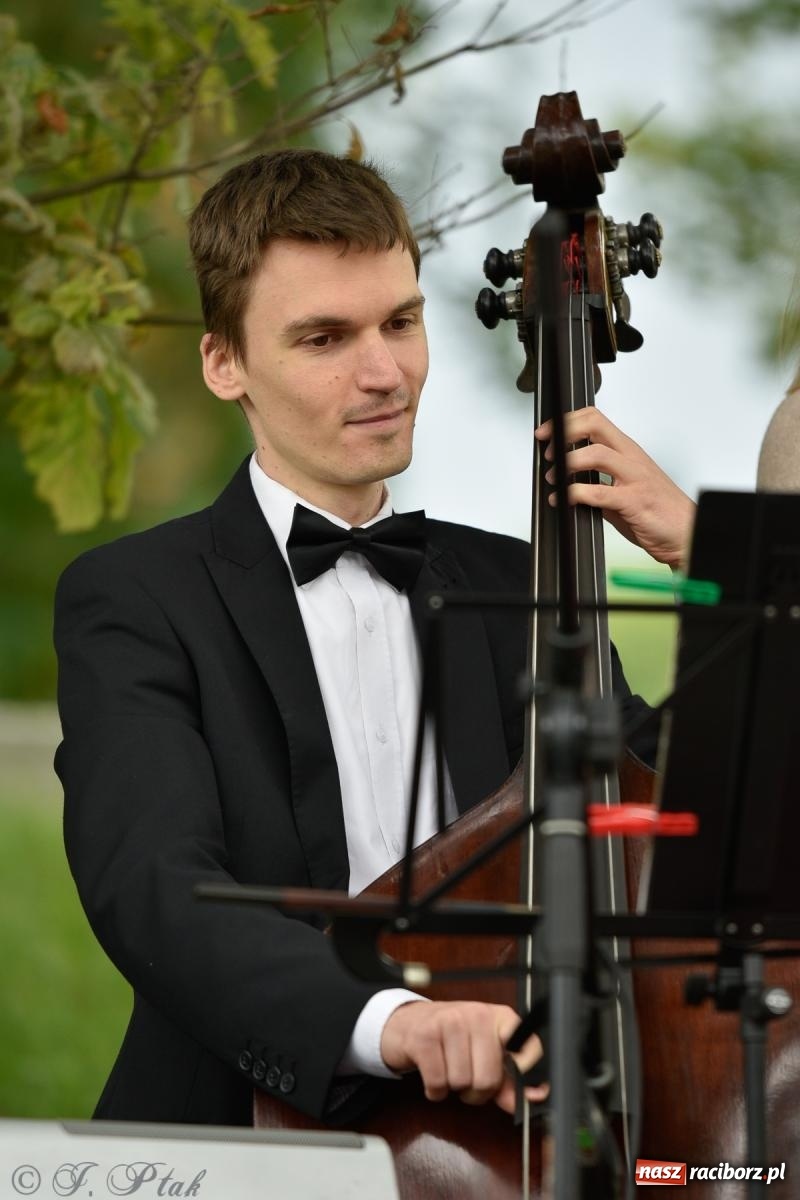 Zdjęcie w galerii na portalu naszraciborz.pl: Od foxtrota do musicalu - letni koncert na bulwarach wiadomości z regionu