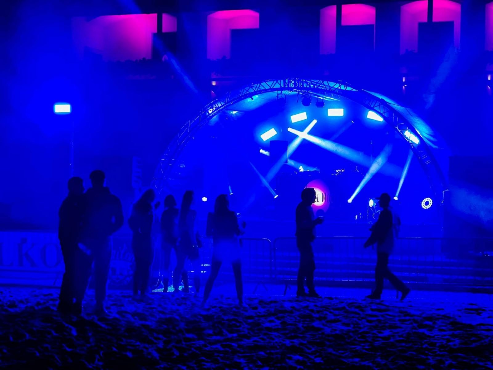 Zdjęcie w galerii na portalu naszraciborz.pl: Full MooN na Piasku - zamek jak dyskoteka wiadomości z regionu