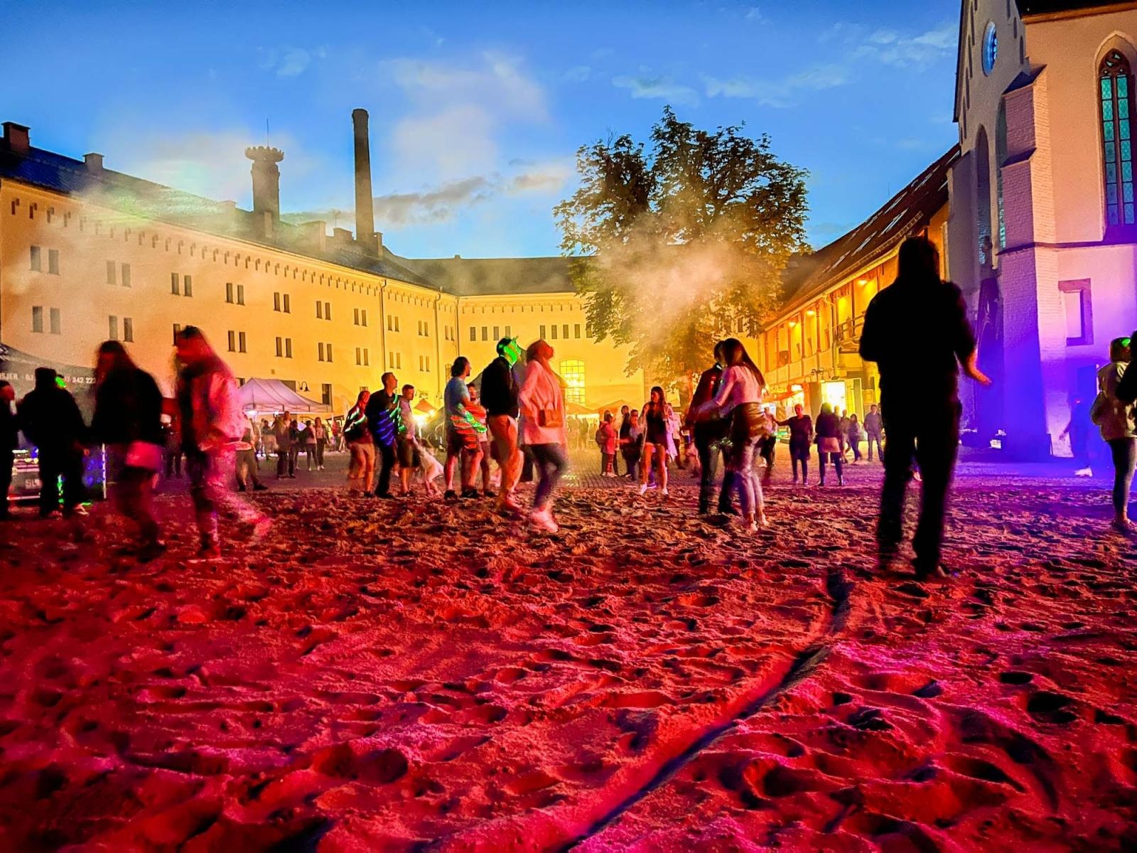 Zdjęcie w galerii na portalu naszraciborz.pl: Full MooN na Piasku - zamek jak dyskoteka wiadomości z regionu