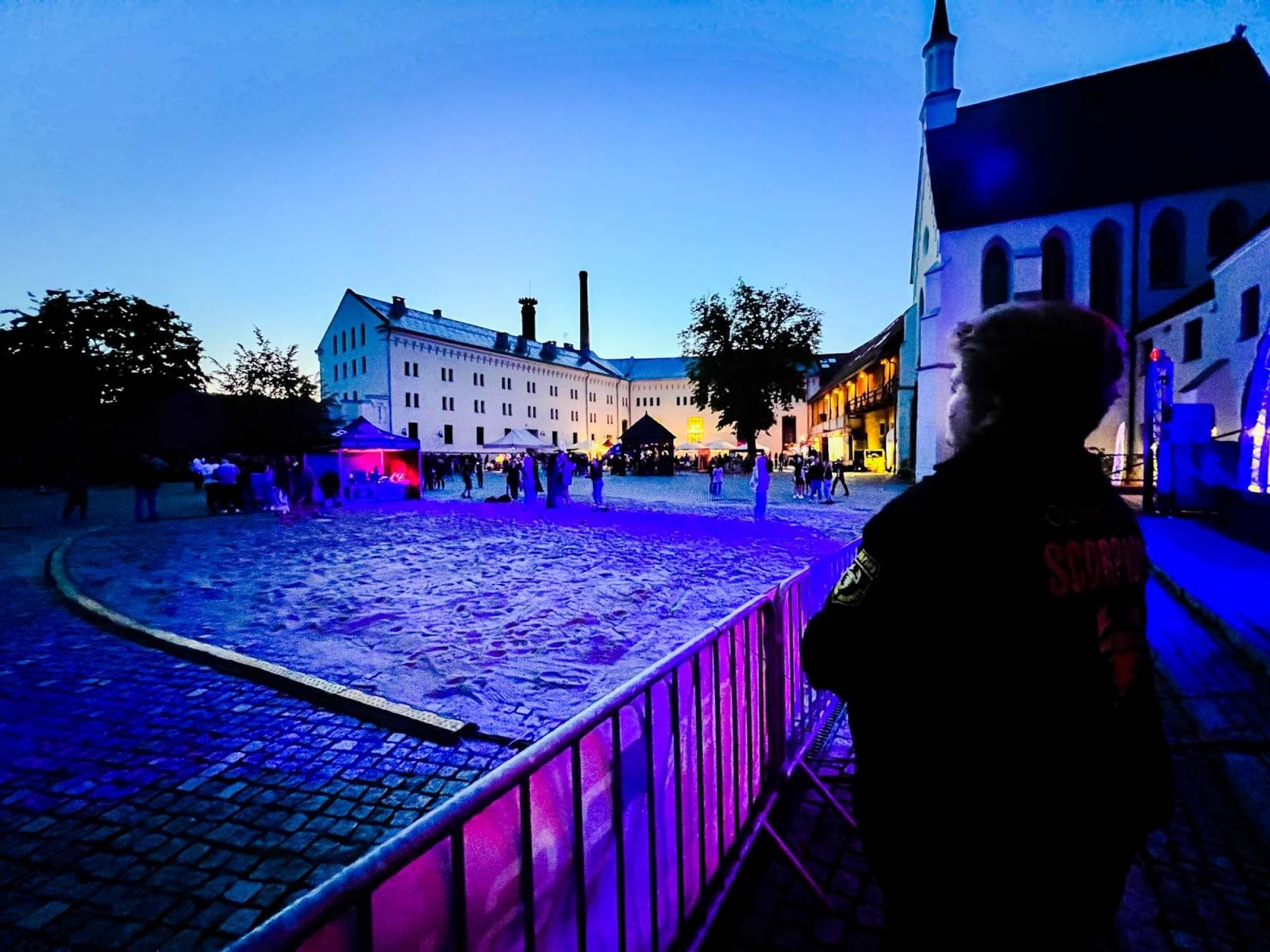 Zdjęcie w galerii na portalu naszraciborz.pl: Full MooN na Piasku - zamek jak dyskoteka wiadomości z regionu