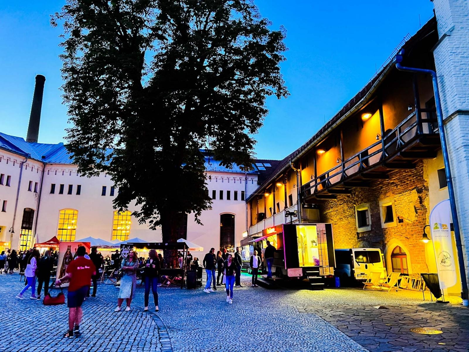 Zdjęcie w galerii na portalu naszraciborz.pl: Full MooN na Piasku - zamek jak dyskoteka wiadomości z regionu