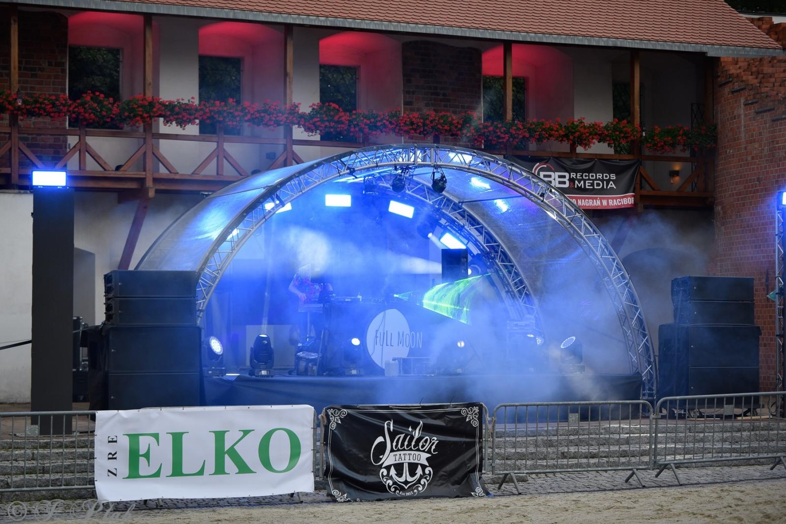 Zdjęcie w galerii na portalu naszraciborz.pl: Full MooN na Piasku - zamek jak dyskoteka wiadomości z regionu