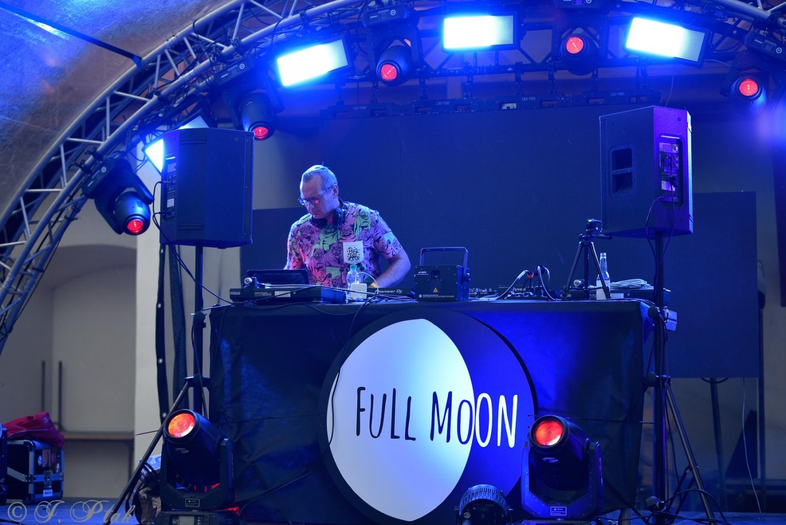 Zdjęcie w galerii na portalu naszraciborz.pl: Full MooN na Piasku - zamek jak dyskoteka wiadomości z regionu