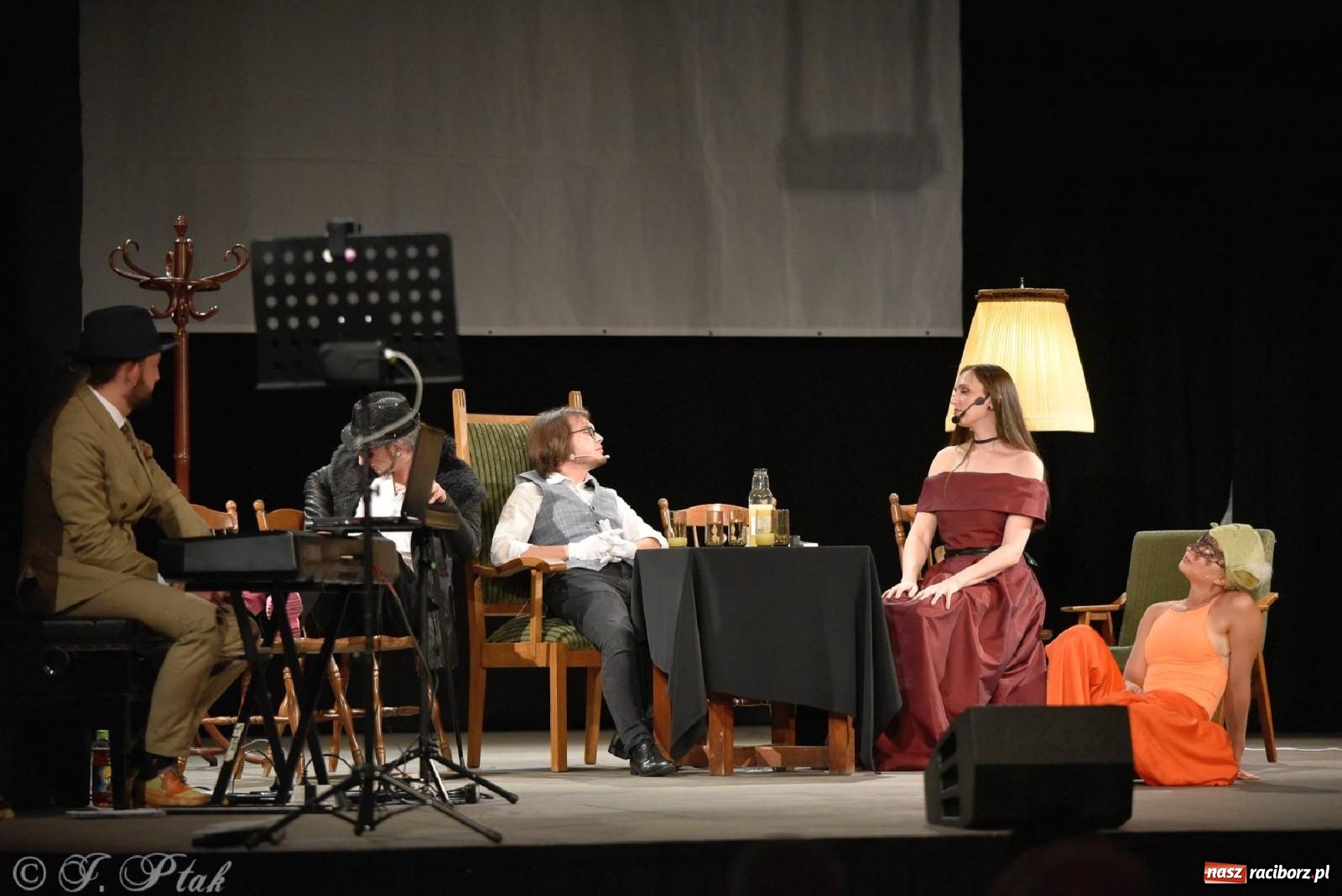 Zdjęcie w galerii na portalu naszraciborz.pl: Urodziny Irrealisu na deskach Strzechy [FOTOREPORTAŻ] wiadomości z regionu