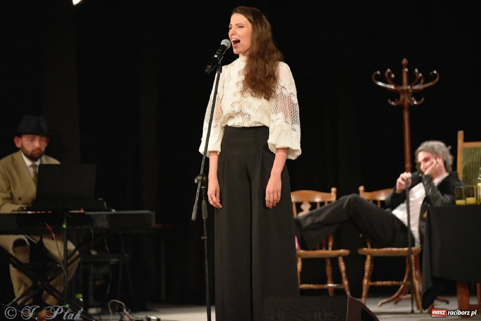 Zdjęcie w galerii na portalu naszraciborz.pl: Urodziny Irrealisu na deskach Strzechy [FOTOREPORTAŻ] wiadomości z regionu