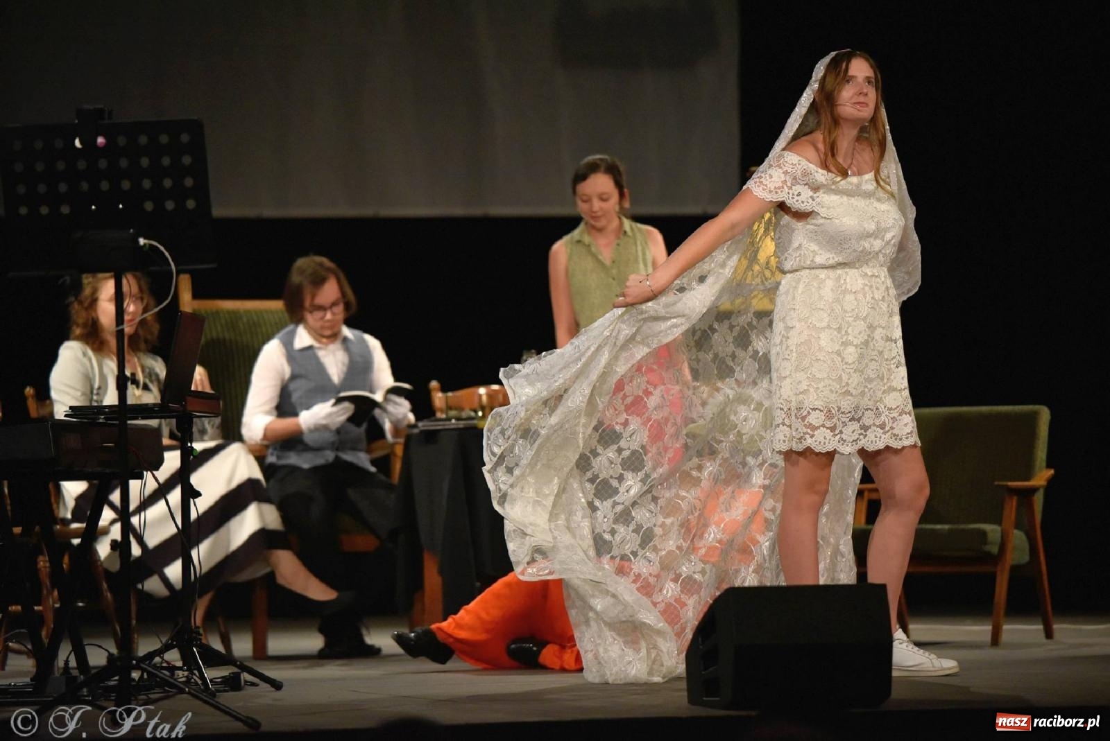 Zdjęcie w galerii na portalu naszraciborz.pl: Urodziny Irrealisu na deskach Strzechy [FOTOREPORTAŻ] wiadomości z regionu