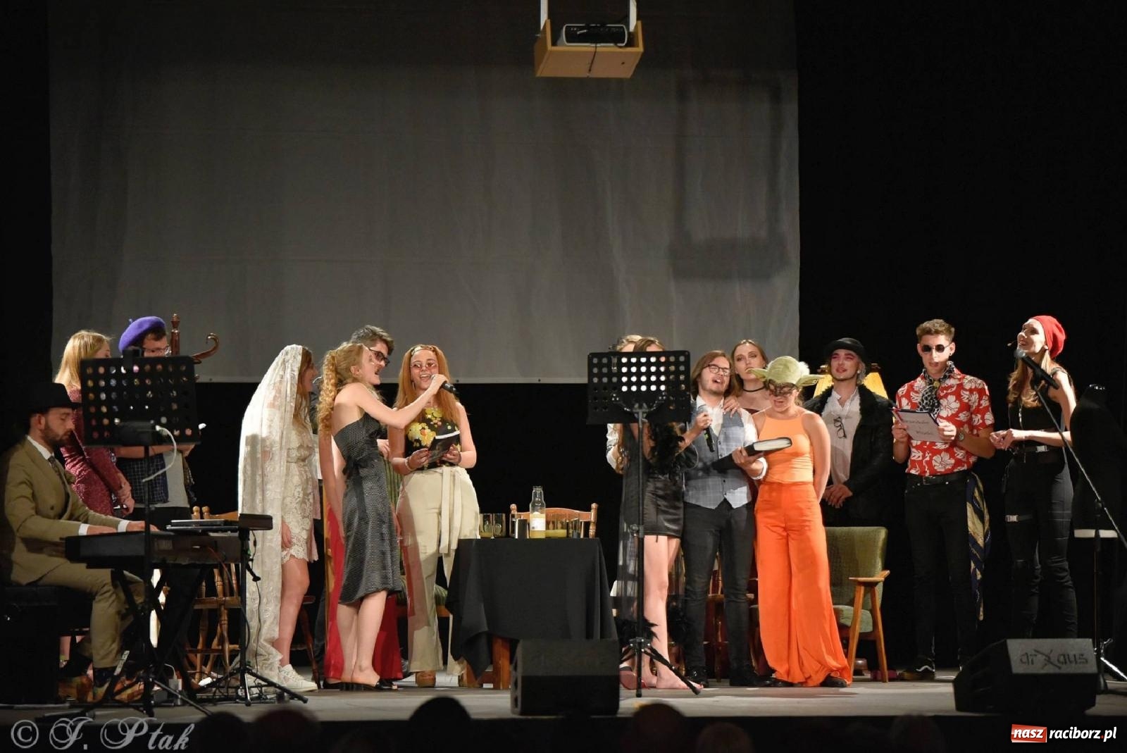 Zdjęcie w galerii na portalu naszraciborz.pl: Urodziny Irrealisu na deskach Strzechy [FOTOREPORTAŻ] wiadomości z regionu