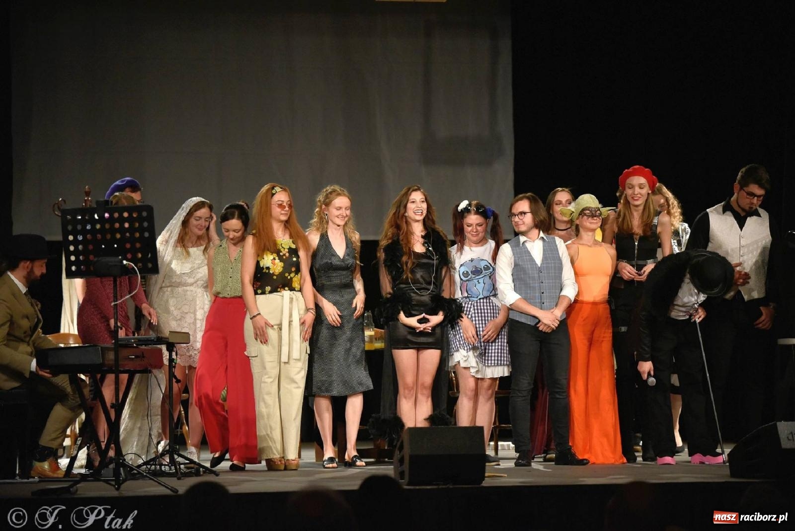 Zdjęcie w galerii na portalu naszraciborz.pl: Urodziny Irrealisu na deskach Strzechy [FOTOREPORTAŻ] wiadomości z regionu