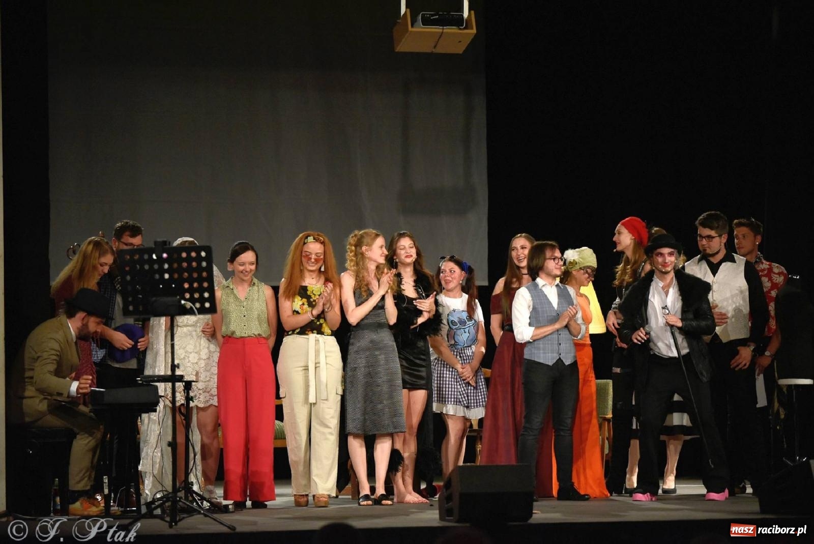 Zdjęcie w galerii na portalu naszraciborz.pl: Urodziny Irrealisu na deskach Strzechy [FOTOREPORTAŻ] wiadomości z regionu