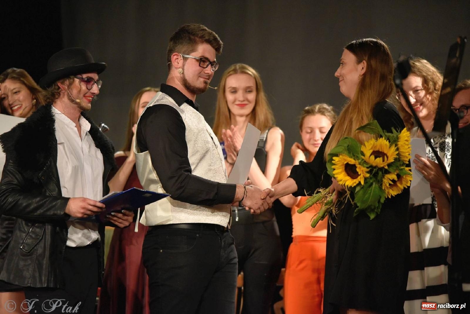 Zdjęcie w galerii na portalu naszraciborz.pl: Urodziny Irrealisu na deskach Strzechy [FOTOREPORTAŻ] wiadomości z regionu