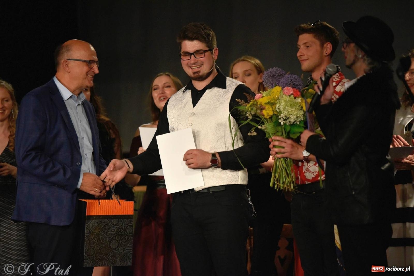 Zdjęcie w galerii na portalu naszraciborz.pl: Urodziny Irrealisu na deskach Strzechy [FOTOREPORTAŻ] wiadomości z regionu