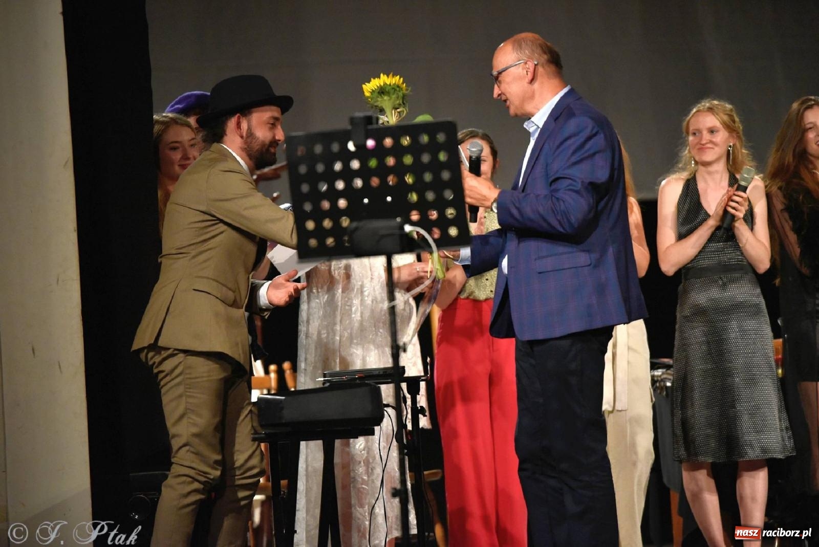 Zdjęcie w galerii na portalu naszraciborz.pl: Urodziny Irrealisu na deskach Strzechy [FOTOREPORTAŻ] wiadomości z regionu